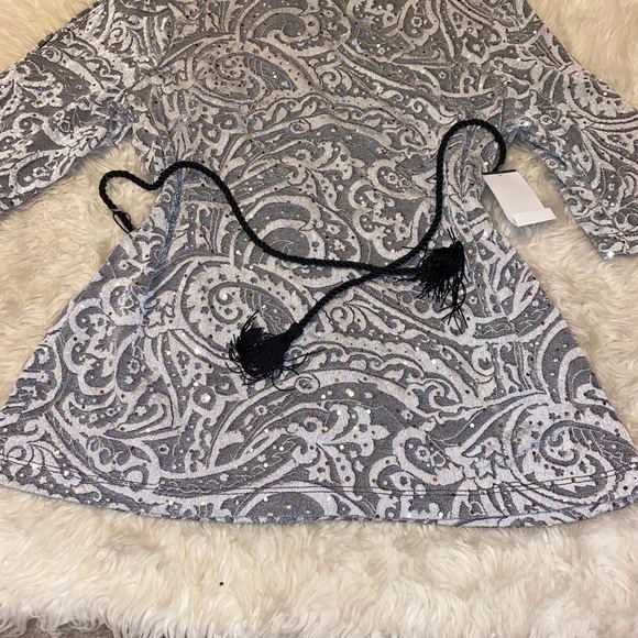 ❤️SOLD❤️NWT Silver Sequin Blouse W/Rope Belt - Picture 2 of 4